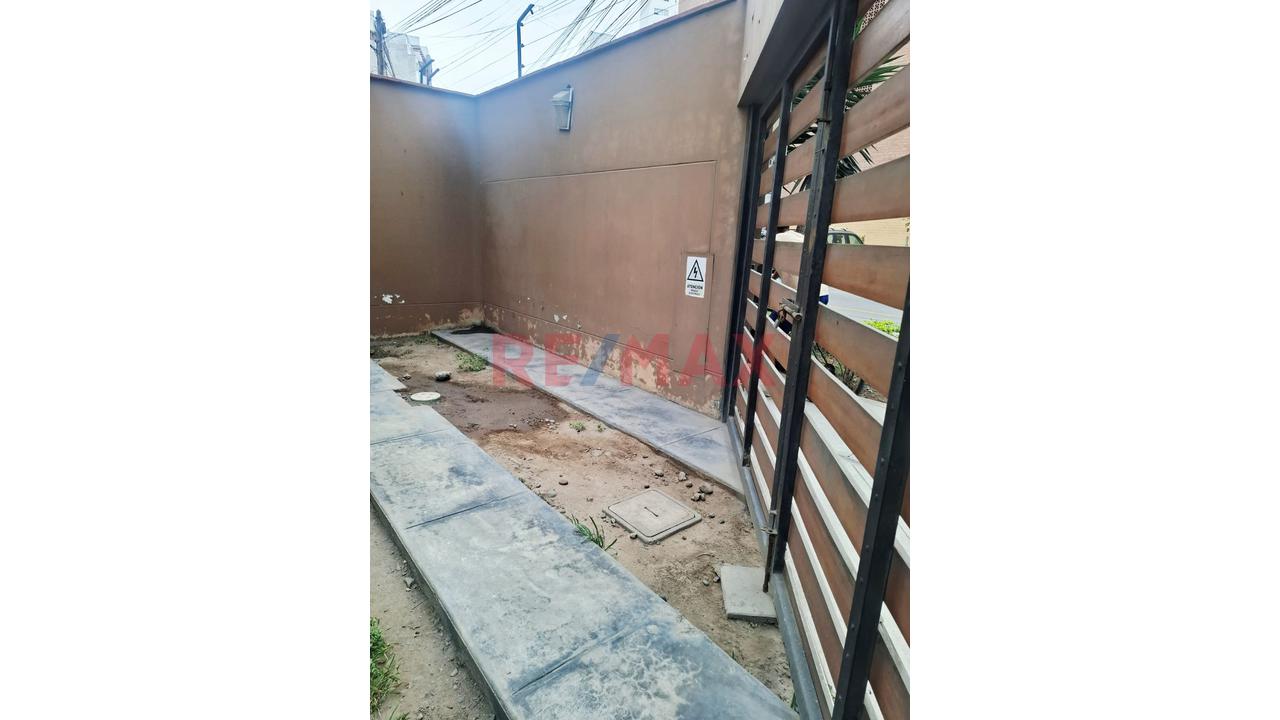 Venta De Cochera Espaciosa E Independiente En Urb. Barrio Médico, Surquillo - 8