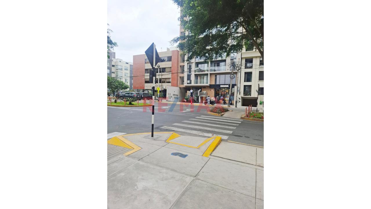 Venta De Cochera Espaciosa E Independiente En Urb. Barrio Médico, Surquillo - 11
