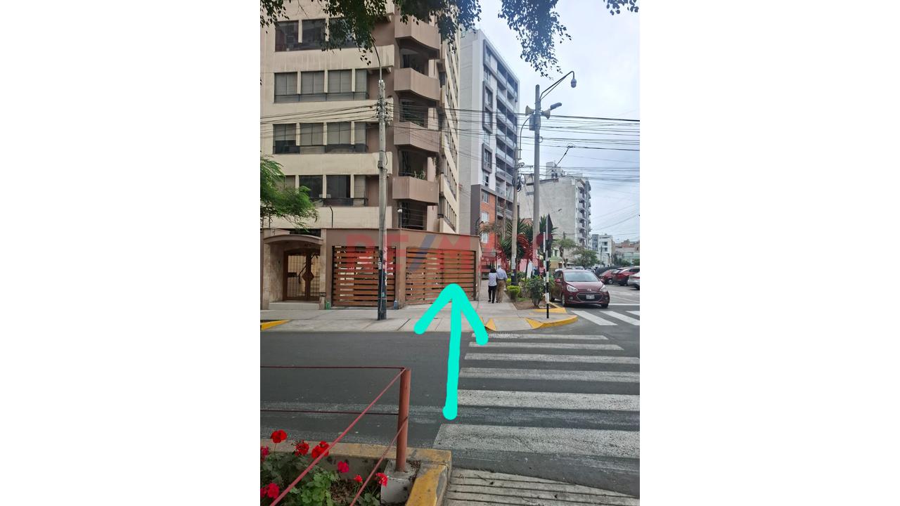 Venta De Cochera Espaciosa E Independiente En Urb. Barrio Médico, Surquillo - 12