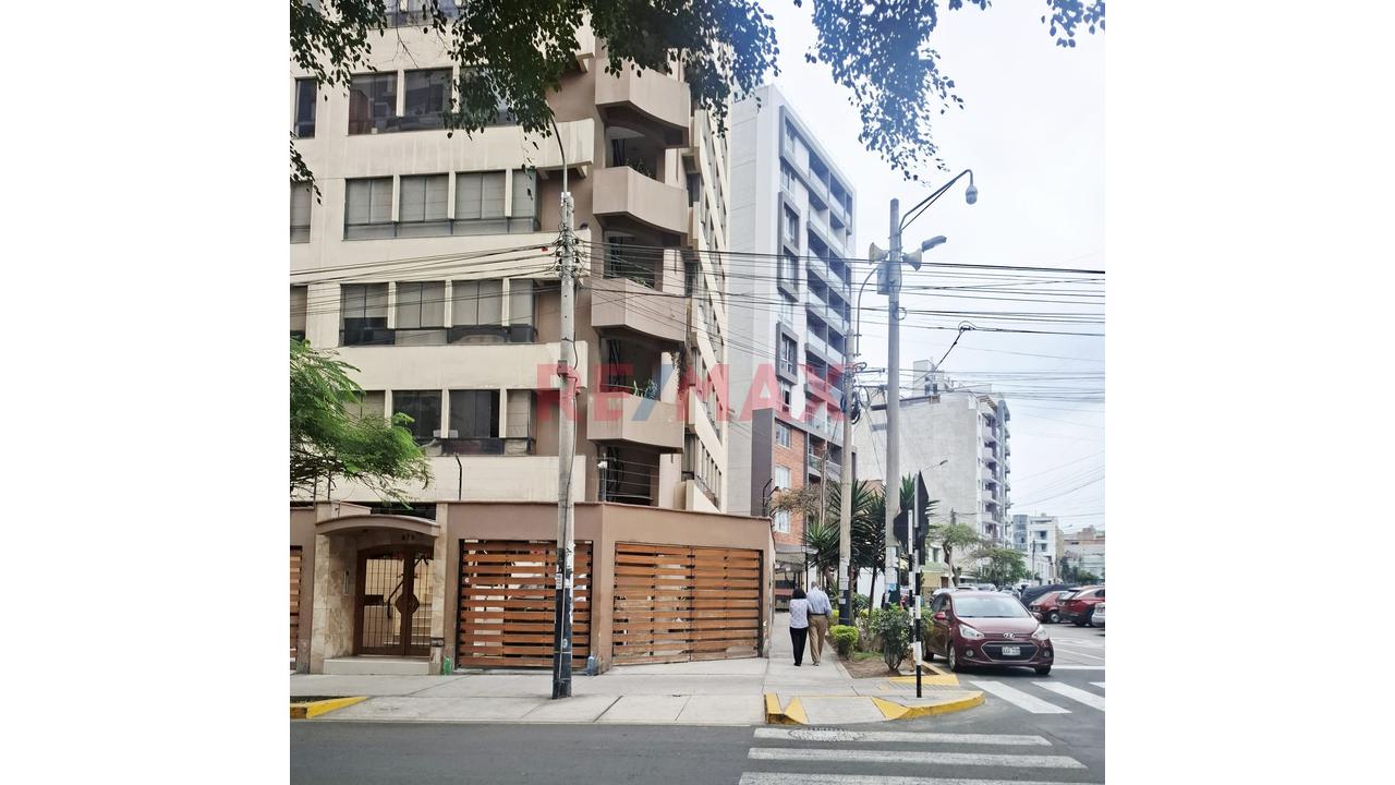 Venta De Cochera Espaciosa E Independiente En Urb. Barrio Médico, Surquillo - 13