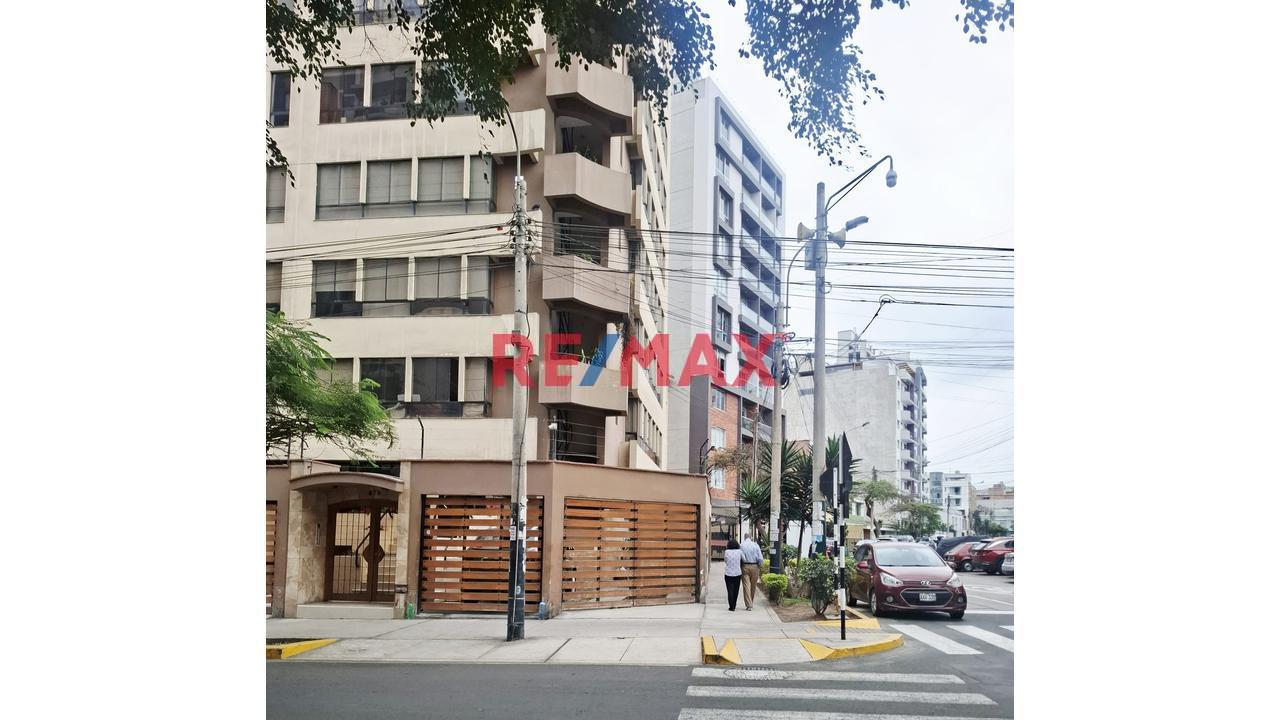 Venta De Cochera Espaciosa E Independiente En Urb. Barrio Médico, Surquillo - 1