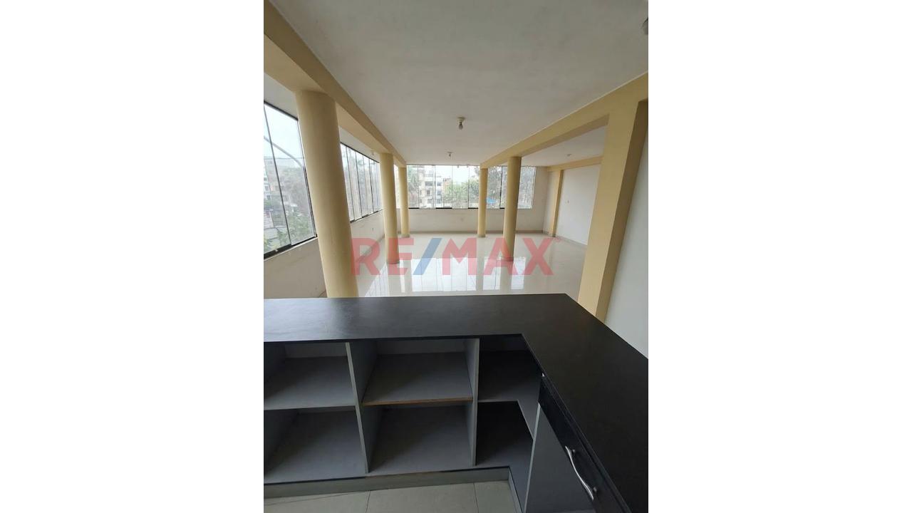 Amplio Departamento 1 Dormitorio, Posibilidad De Hacer 2 Dormitorios Mas Cuadra 40 De Av. Universitaria Los Olivos - 2
