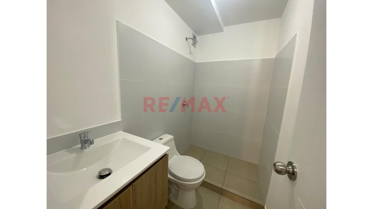 Se Alquila Departamento + Cochera — foto 5