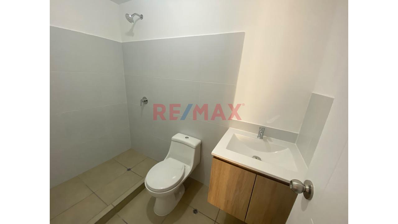 Se Alquila Departamento + Cochera — foto 4