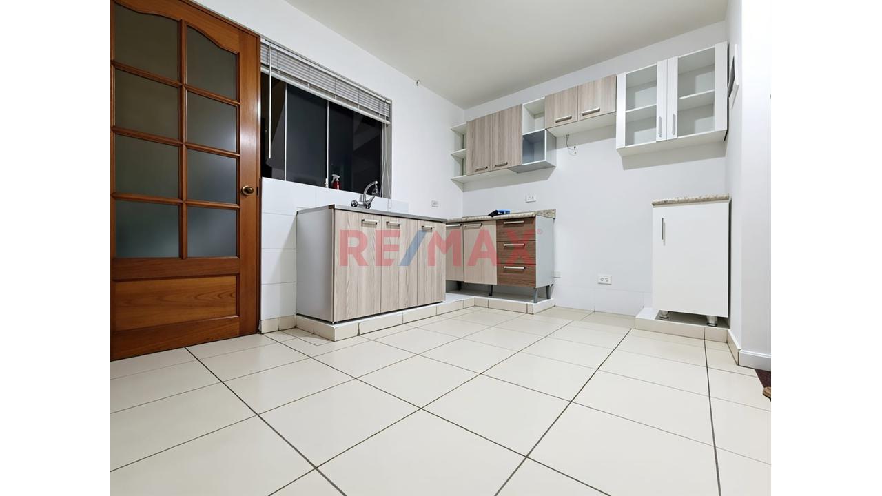 En Alquiler - Amplio Departamento En Primer Piso En Urb. San Roque - Surco — foto 6