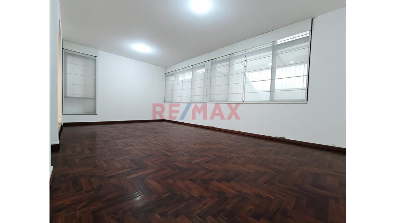 En Alquiler - Amplio Departamento En Primer Piso En Urb. San Roque - Surco — foto 4