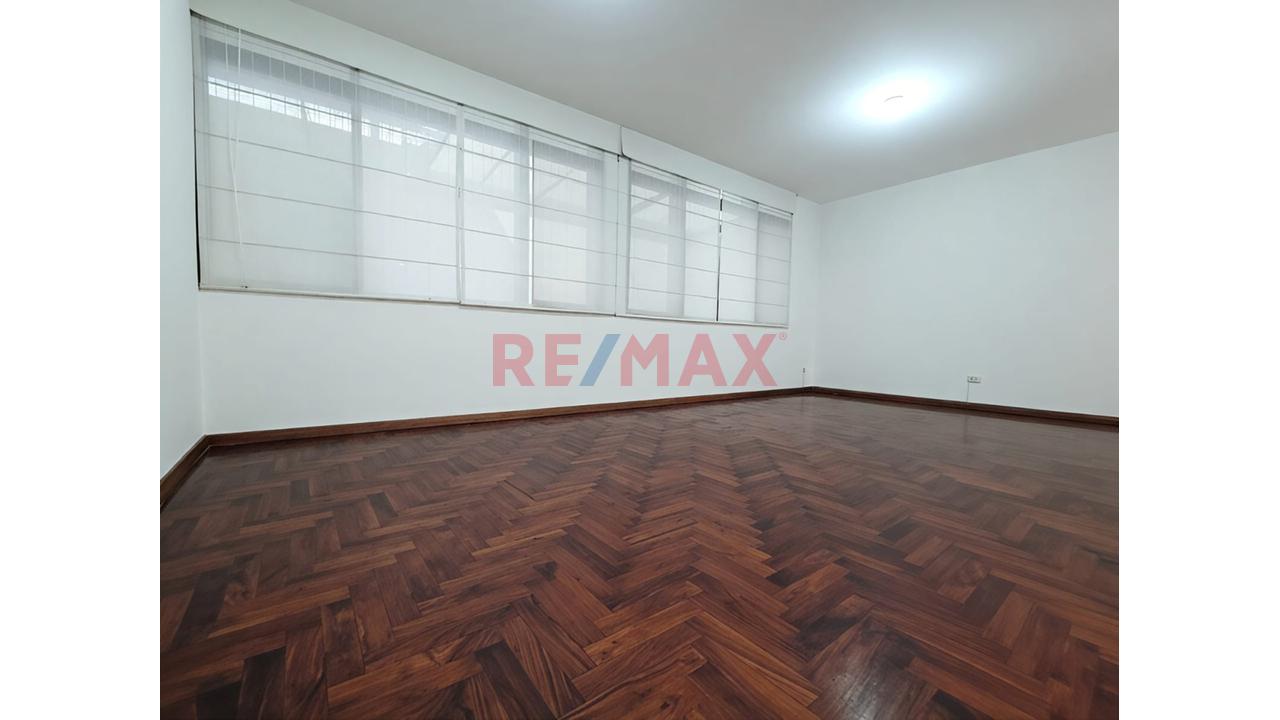 En Alquiler - Amplio Departamento En Primer Piso En Urb. San Roque - Surco — foto 5