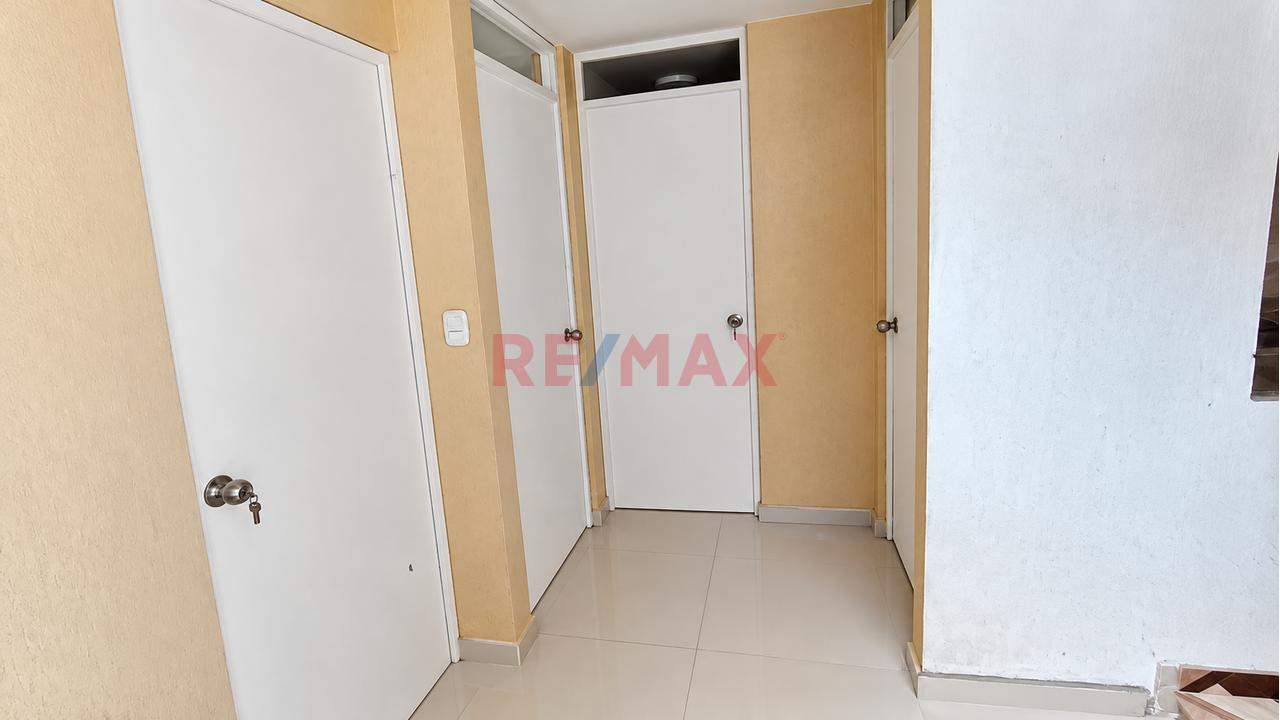 Hermosa Y Amplia Casa Familiar En Alquiler De 2 Pisos + Azotea En Villa Saraja — foto 5