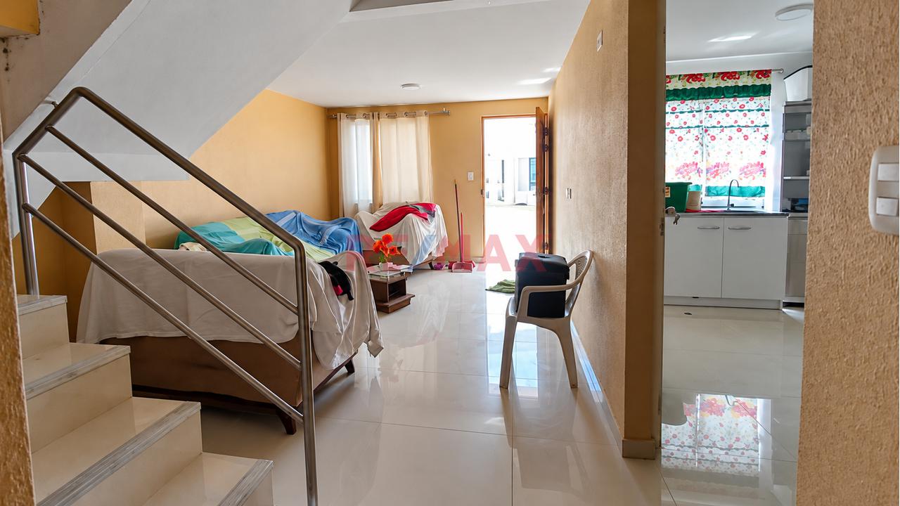 Hermosa Y Amplia Casa Familiar En Alquiler De 2 Pisos + Azotea En Villa Saraja — foto 3