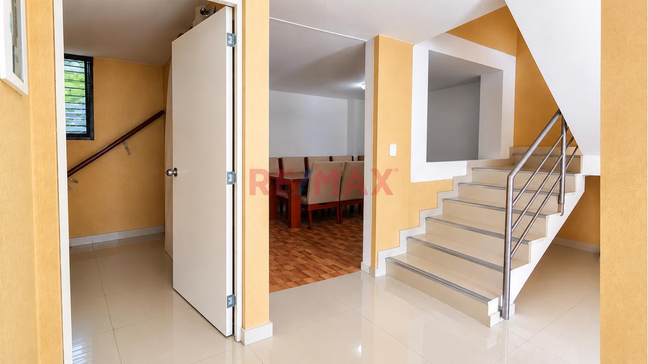 Hermosa Y Amplia Casa Familiar En Alquiler De 2 Pisos + Azotea En Villa Saraja — foto 4