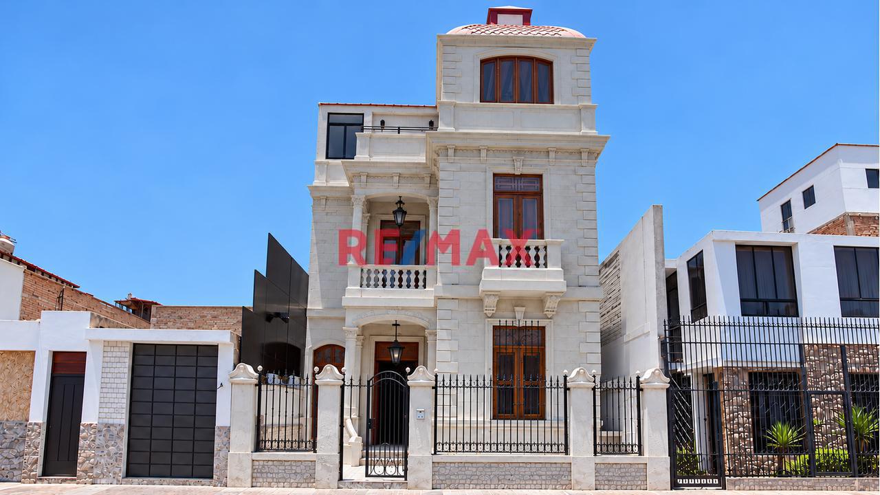 Hay Hogares Que Enamoran Desde La Fachada… Descubre En Chucuito Un Lugar Para Vivir En Familia, Cerca Del Mar Y A Unos Pasos De La Punta. 🏡🌊 — foto 1