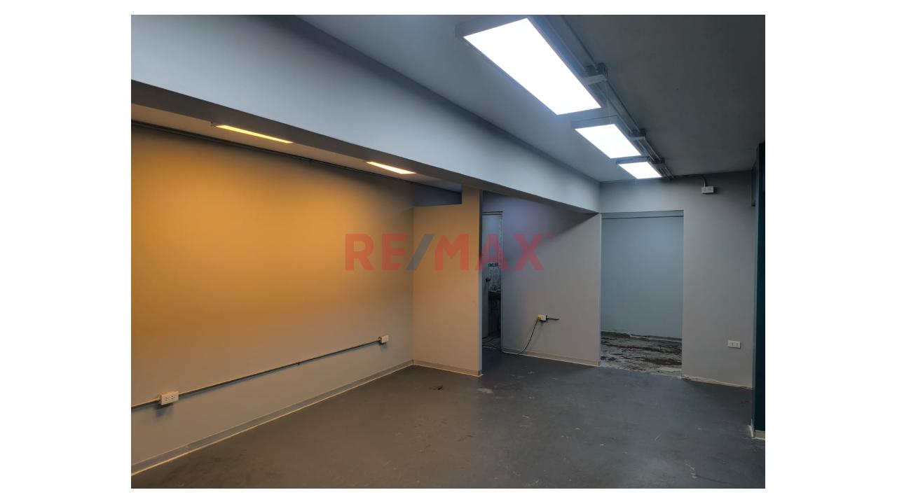 🏢 ¡Local En Alquiler En Surco! | ¡El Espacio Ideal Para Tu Negocio! - 4