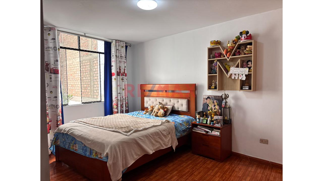 Casa En Venta Frente A Parque En Comas | 215 M² De Terreno Y 510 M² Construidos — foto 5