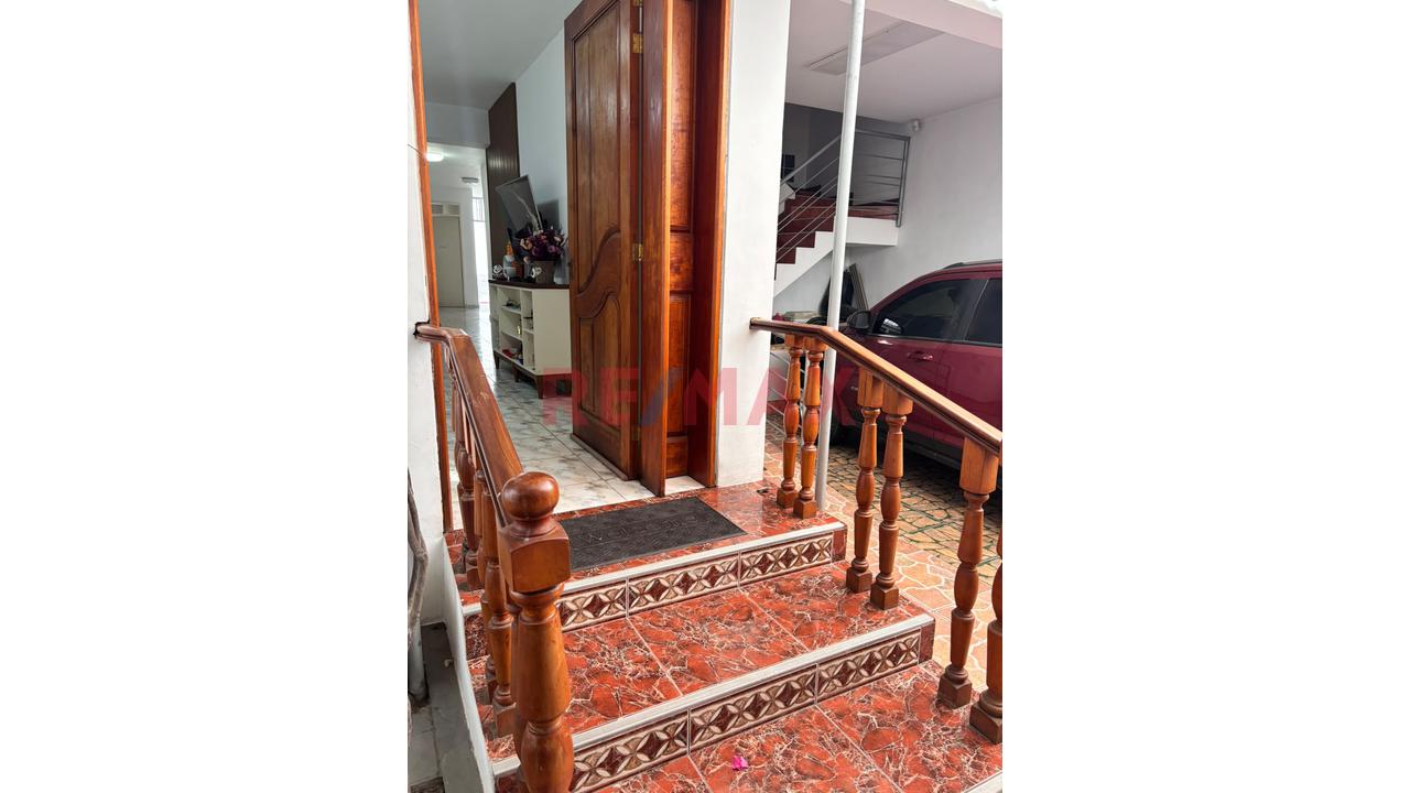 Casa En Venta Frente A Parque En Comas | 215 M² De Terreno Y 510 M² Construidos - 16