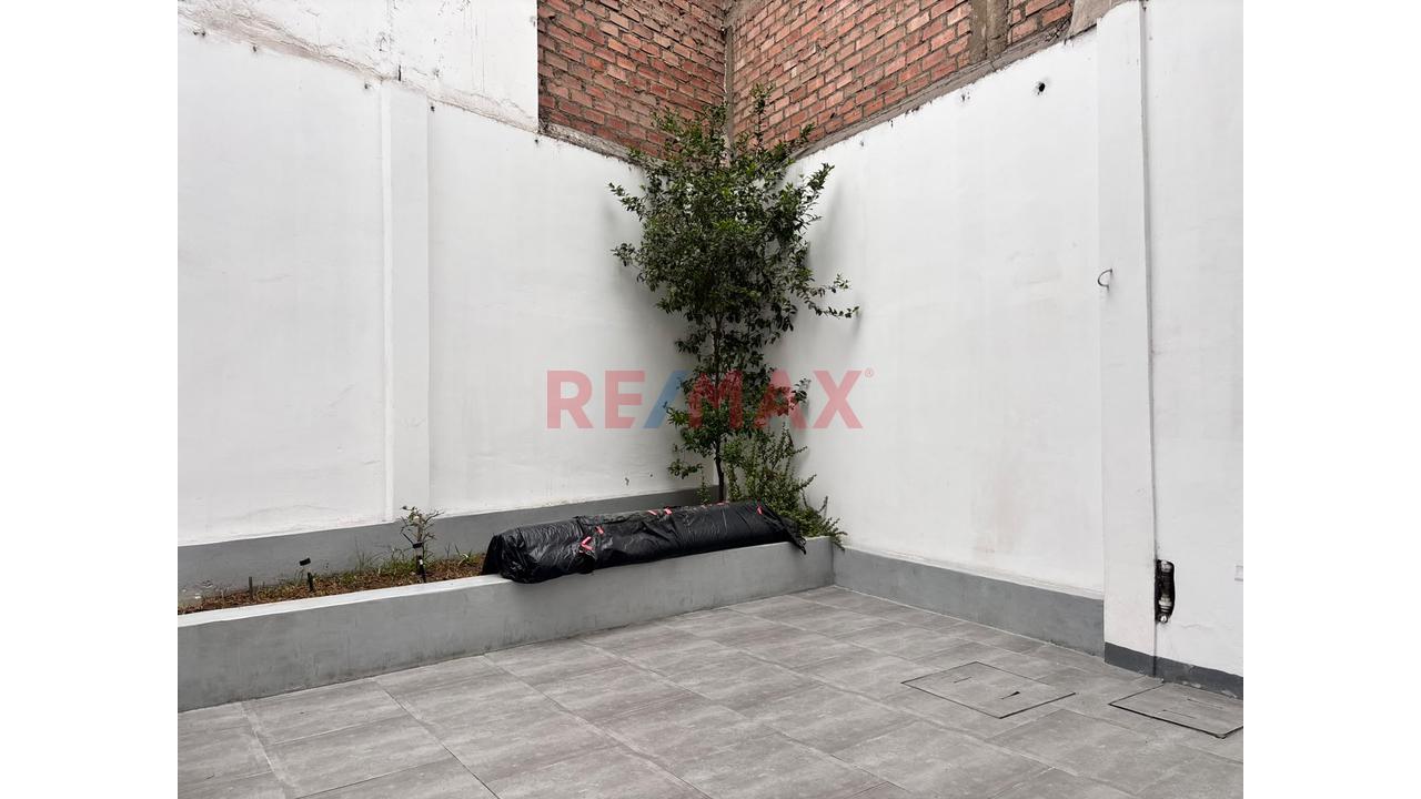 Casa En Venta Frente A Parque En Comas | 215 M² De Terreno Y 510 M² Construidos - 18