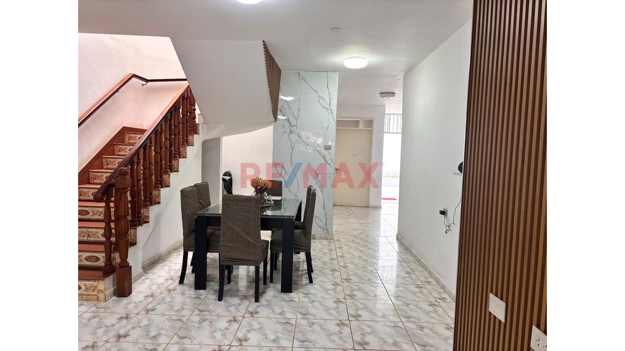 Casa En Venta Frente A Parque En Comas | 215 M² De Terreno Y 510 M² Construidos — foto 3