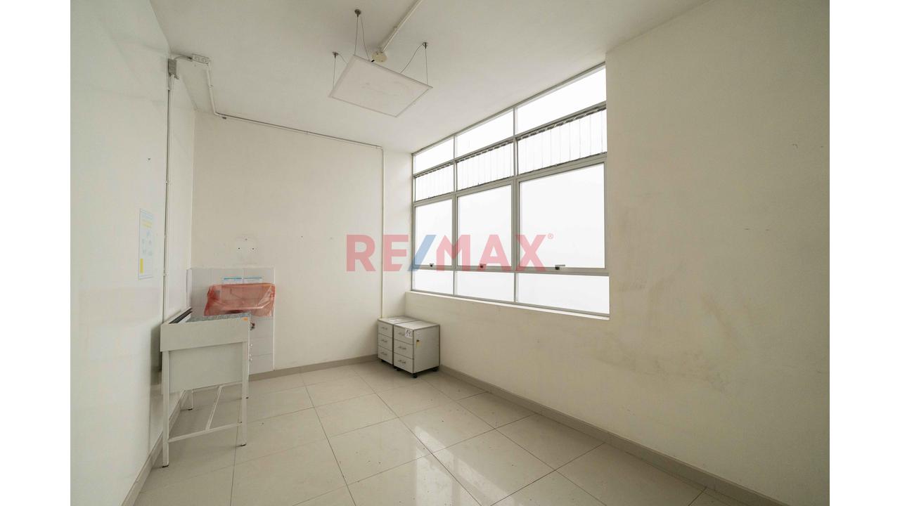 Vendo Local Comercial De 851 M² En El Corazón Comercial De Barranca – Zonificación Ci - 13