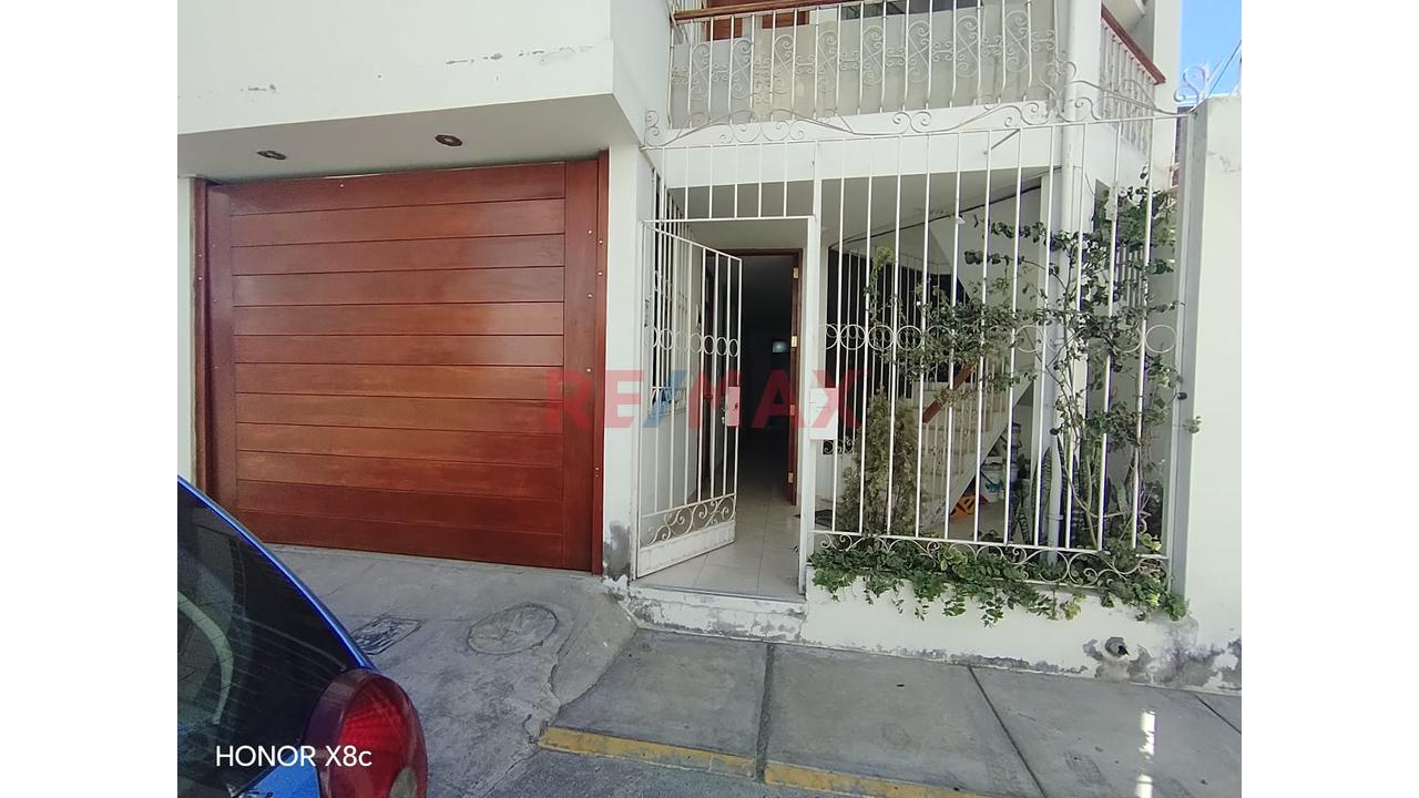Alquilo Departamento 1Er Piso Con Cochera En Socabaya — foto 5