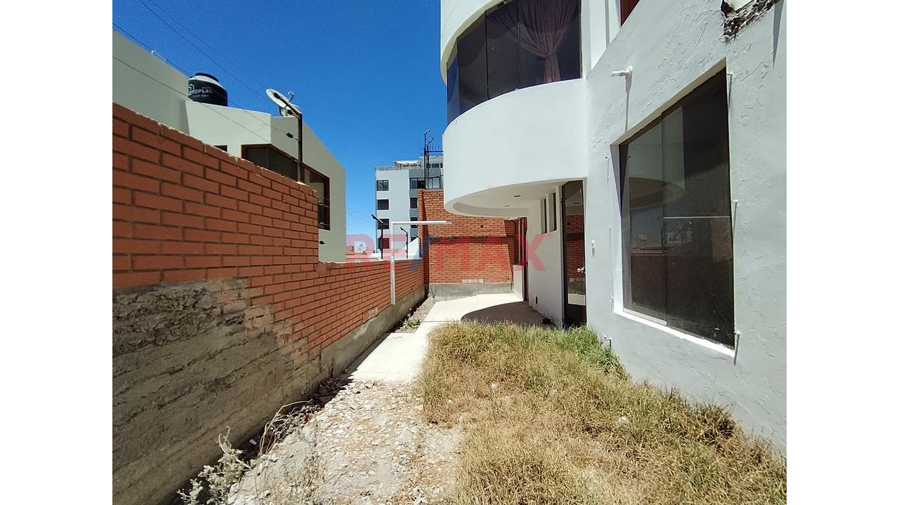 🏡 Se Vende Amplia Casa En Urbanización - Cayma — foto 5