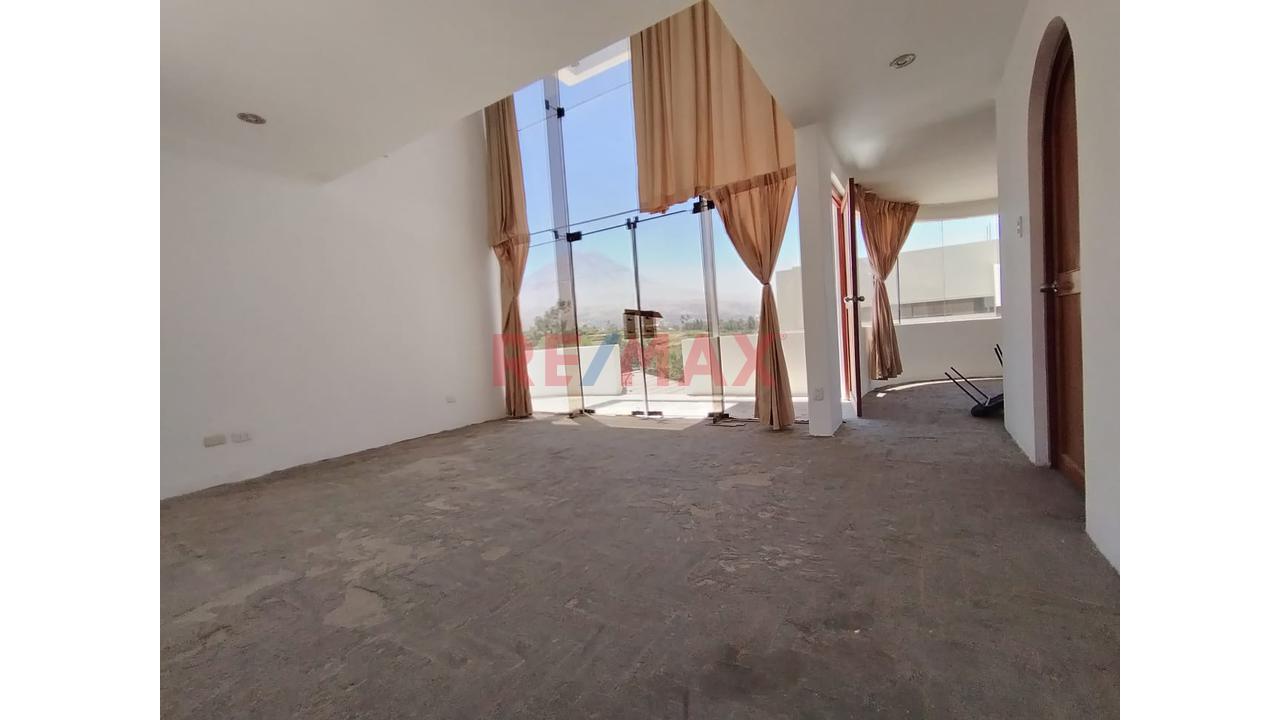🏡 Se Vende Amplia Casa En Urbanización - Cayma — foto 4