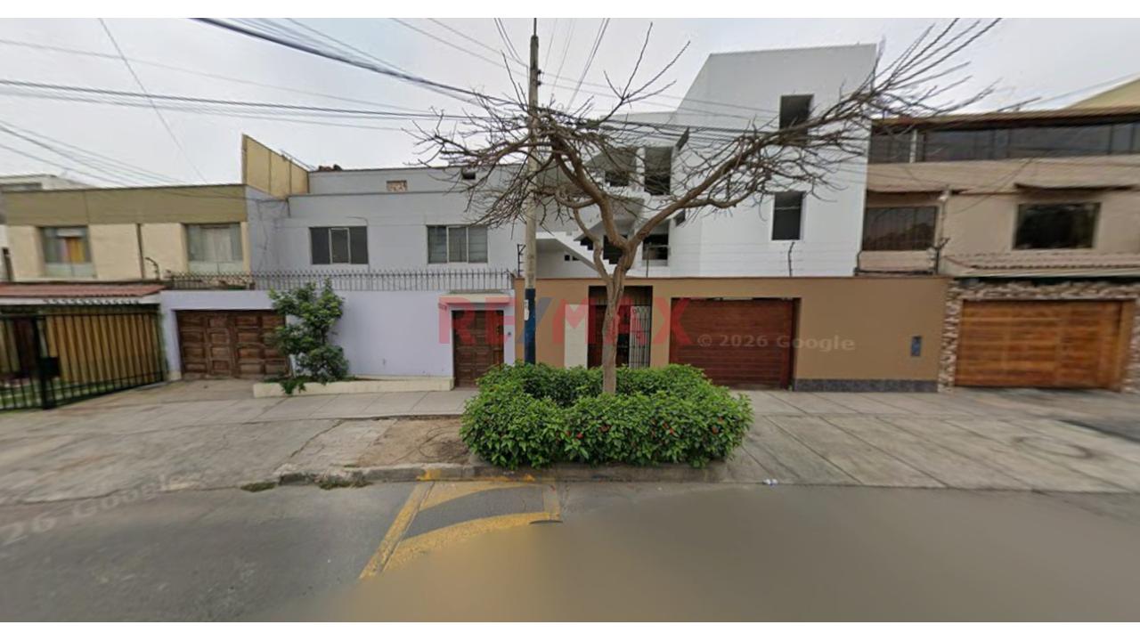 Casa En Venta En Cosmos, Surco | 5 Dormitorios Incluye Departamento Adicional En El 3Er Piso — foto 4