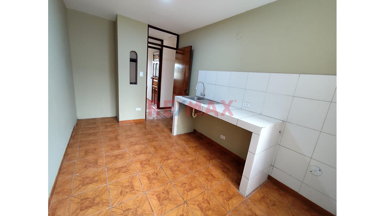 Venta De Casa De 3 Pisos En Umamarca - San Juan De Miraflores - 16