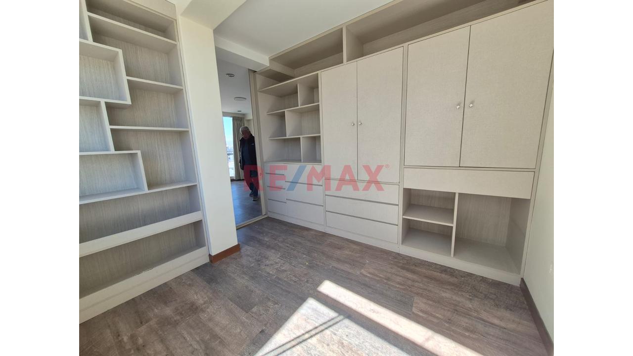 En Venta Exclusivo Dúplex En Esquina Frente A Parque Con Terraza Y Vista A Los Volcanes — foto 9