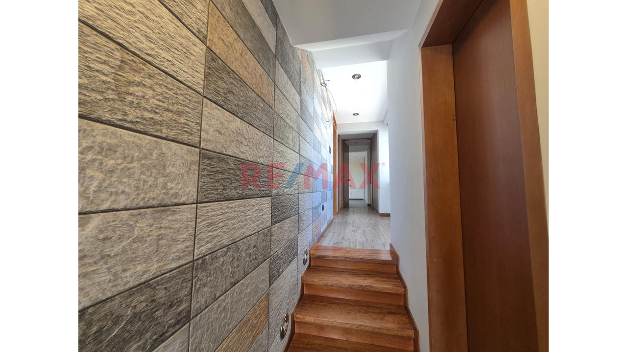 En Venta Exclusivo Dúplex En Esquina Frente A Parque Con Terraza Y Vista A Los Volcanes — foto 13