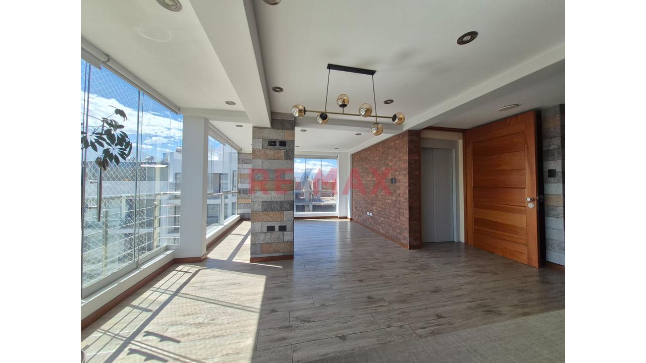 En Venta Exclusivo Dúplex En Esquina Frente A Parque Con Terraza Y Vista A Los Volcanes - 17
