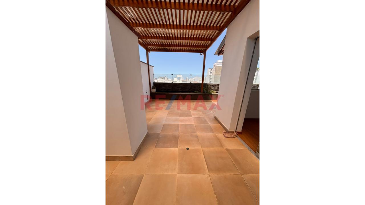 Venta De Dúplex De 3 Dorm. Con Terraza Y Cochera En Jesús María — foto 2