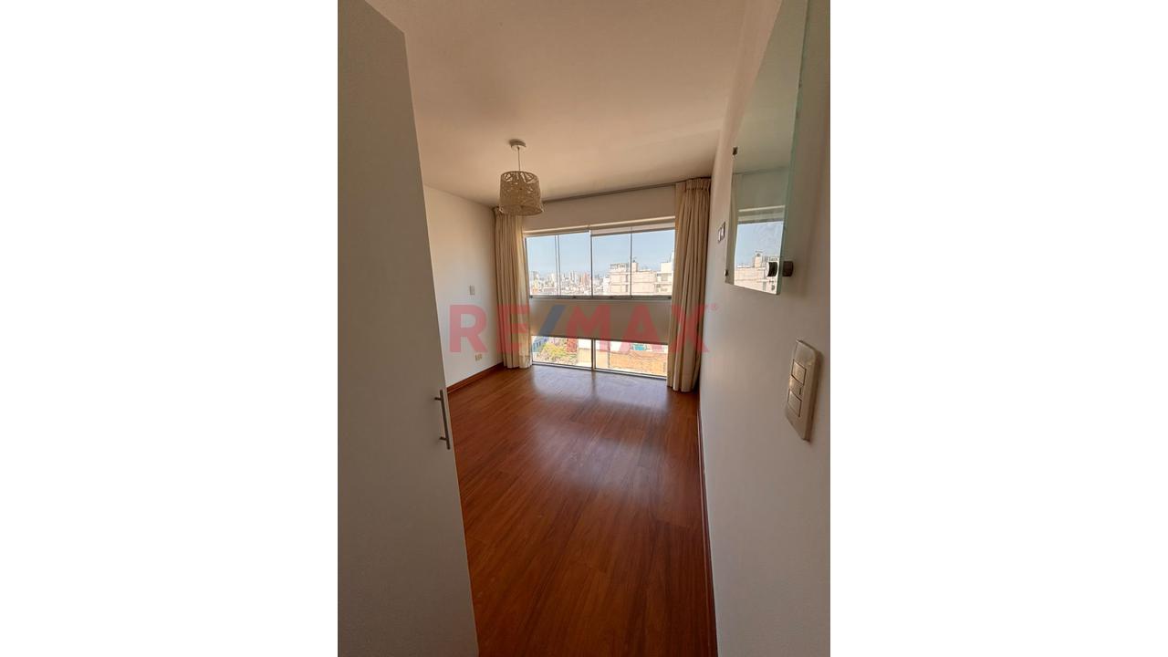 Venta De Dúplex De 3 Dorm. Con Terraza Y Cochera En Jesús María — foto 11