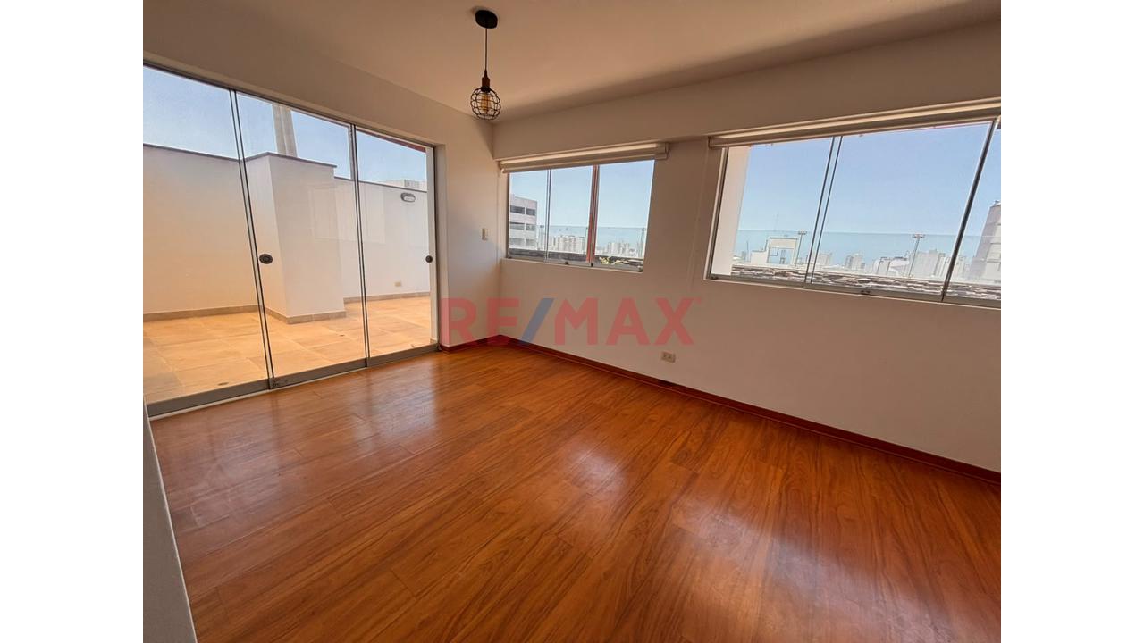 Venta De Dúplex De 3 Dorm. Con Terraza Y Cochera En Jesús María - 1