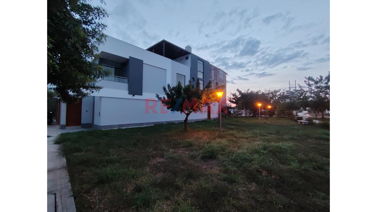 Vendo Casa De Estreno En Boulevard Park Plaza Castilla — foto 9