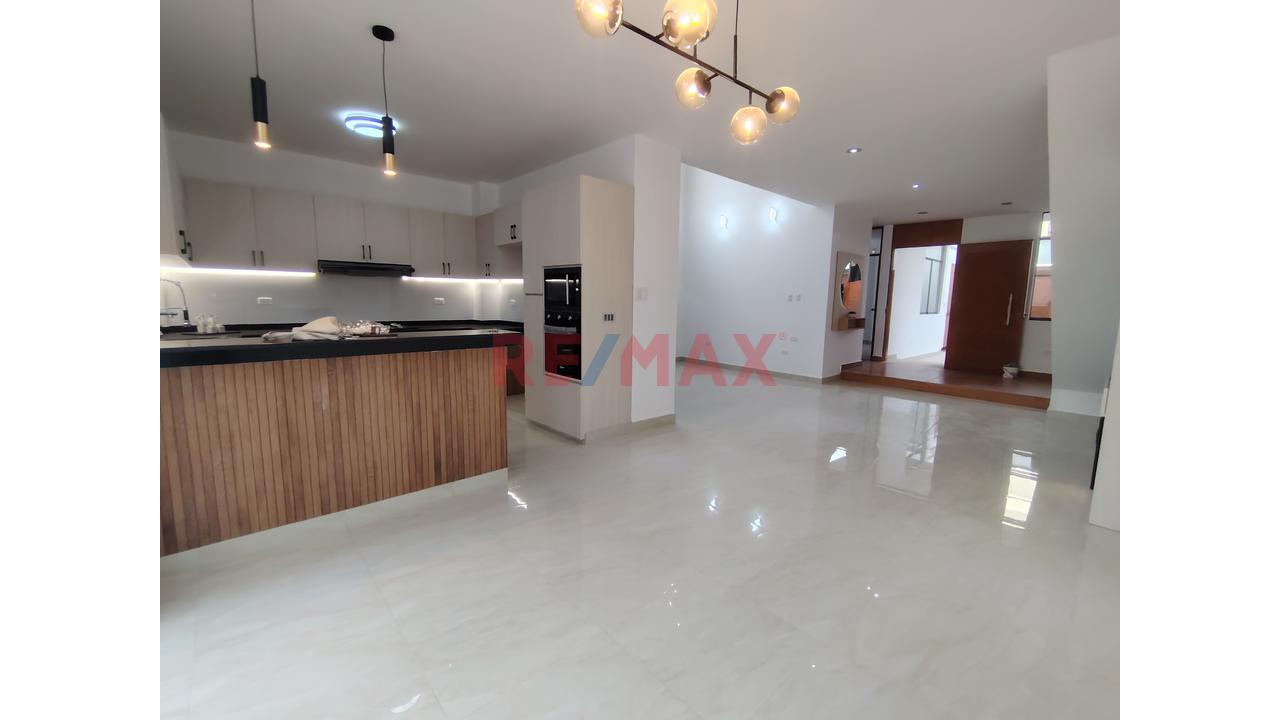 Vendo Casa De Estreno En Boulevard Park Plaza Castilla — foto 3