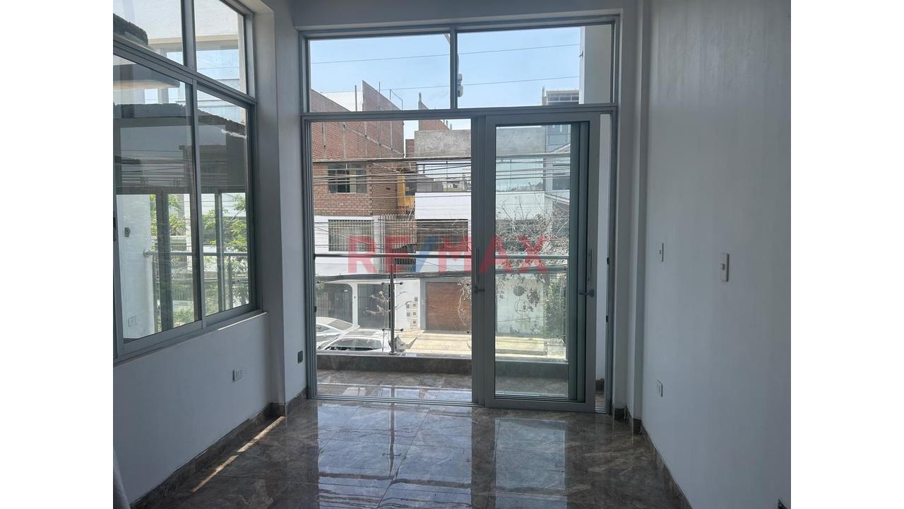Alquiler De Local Comercial En San Martin De Porres, De Estreno - 14