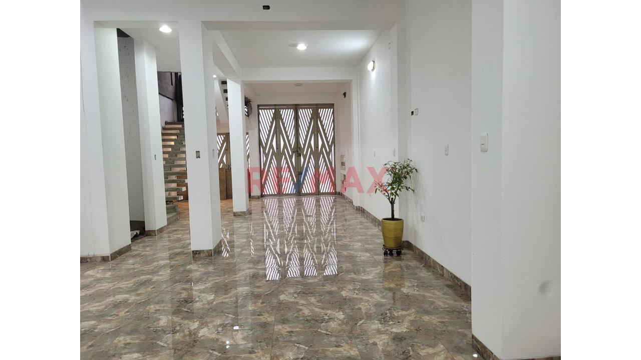 Alquiler De Local Comercial En San Martin De Porres, De Estreno - 5