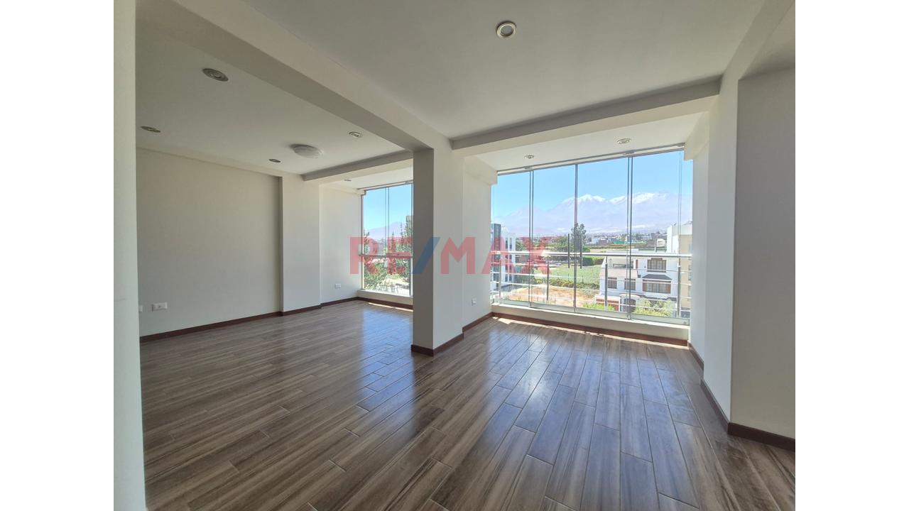 Departamento En Venta Con Ascensor Directo, Cochera Y Vista Panorámica — foto 3