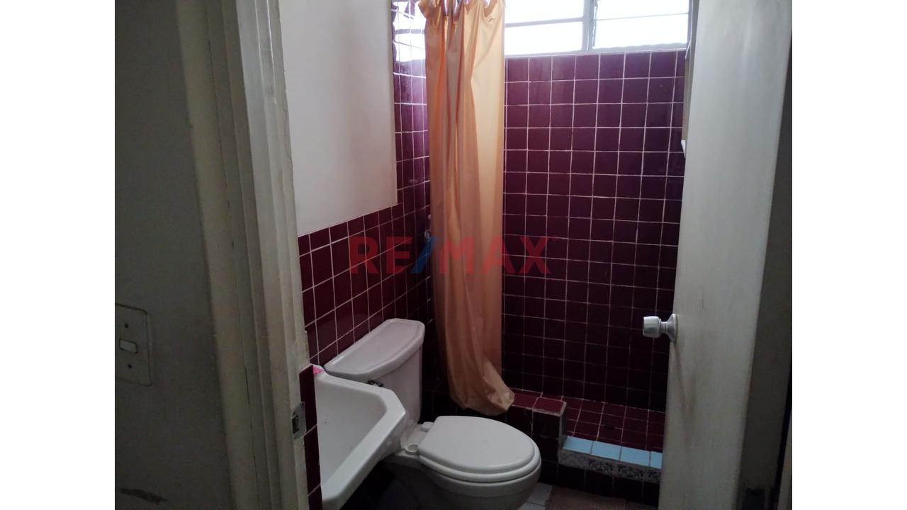 Vendo Amplia Casa A Precio De Terreno En Perfecta Zona De Chorrillos 🏡🏡 — foto 9