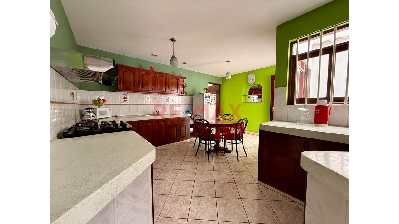 ¡En Venta! Hermosa Casa De 2 Pisos Con Doble Frente – Urb. La Capilla, La Molina - 9