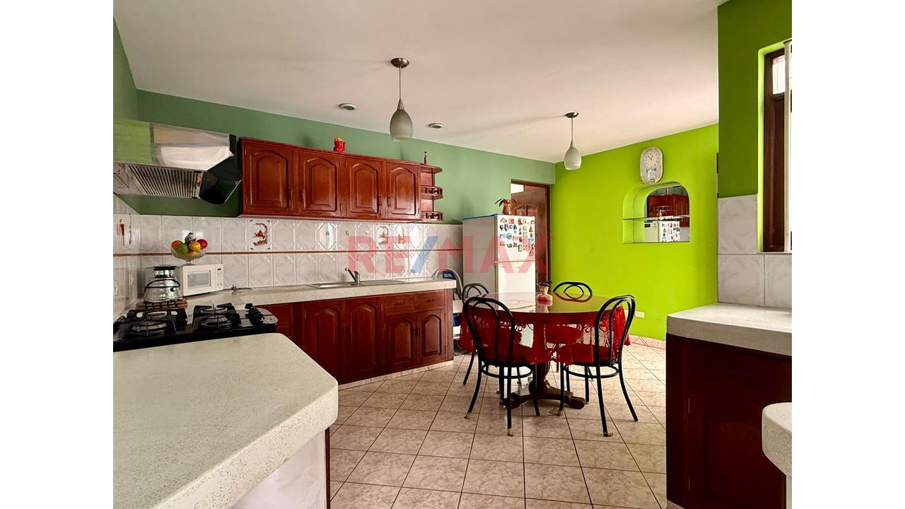 ¡En Venta! Hermosa Casa De 2 Pisos Con Doble Frente – Urb. La Capilla, La Molina - 10