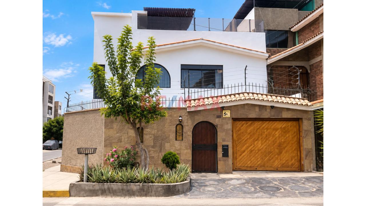¡En Venta! Hermosa Casa De 2 Pisos Con Doble Frente – Urb. La Capilla, La Molina - 2