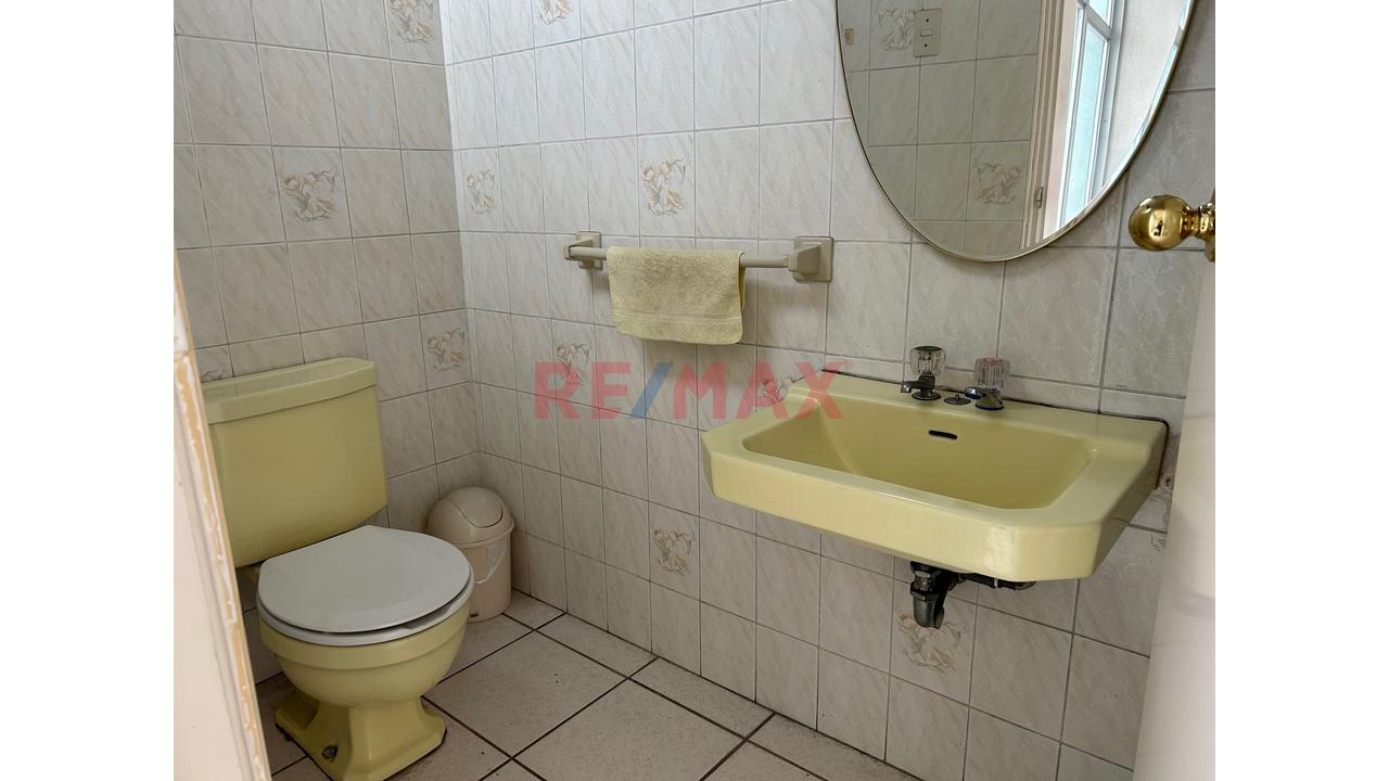 Constructor Inversionista Venta De Casa Como Terreno De 2 Pisos San Isidro — foto 12