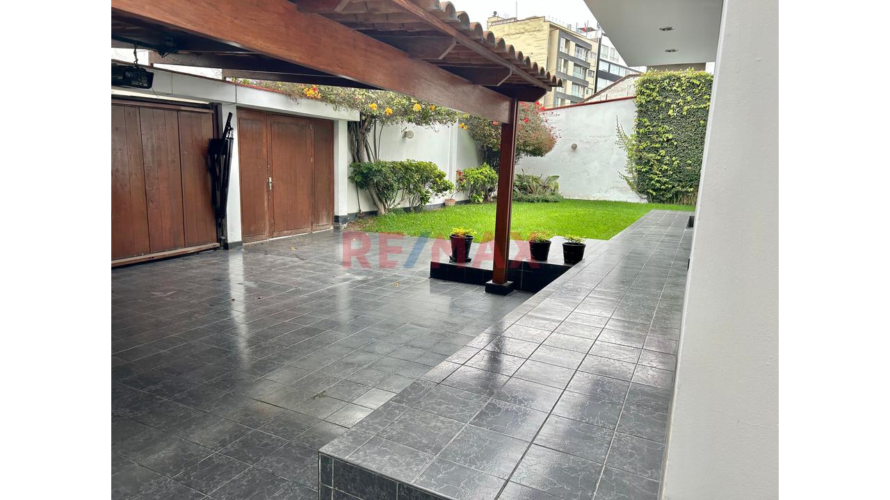Constructor Inversionista Venta De Casa Como Terreno De 2 Pisos San Isidro — foto 5
