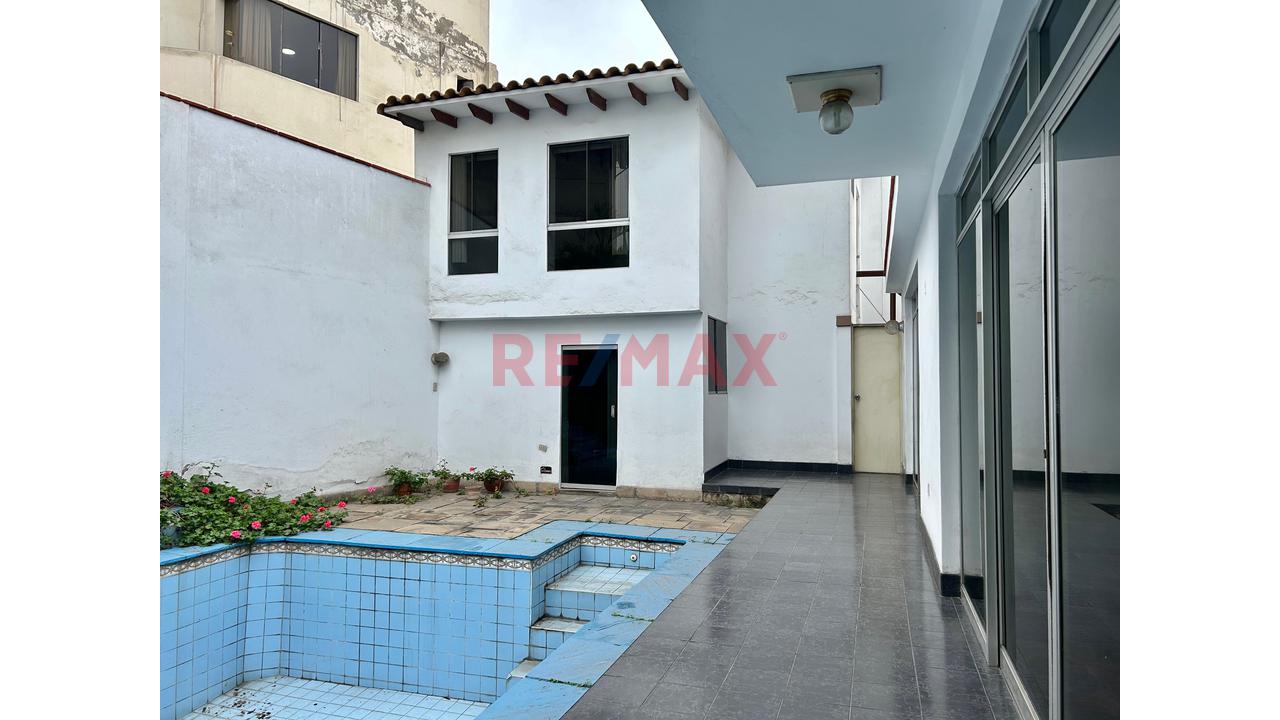 Constructor Inversionista Venta De Casa Como Terreno De 2 Pisos San Isidro — foto 7