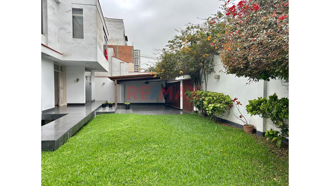 Constructor Inversionista Venta De Casa Como Terreno De 2 Pisos San Isidro - 20