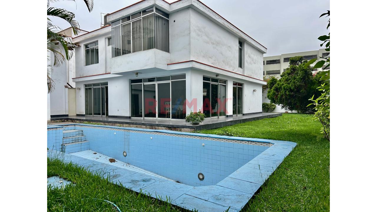 Constructor Inversionista Venta De Casa Como Terreno De 2 Pisos San Isidro — foto 1