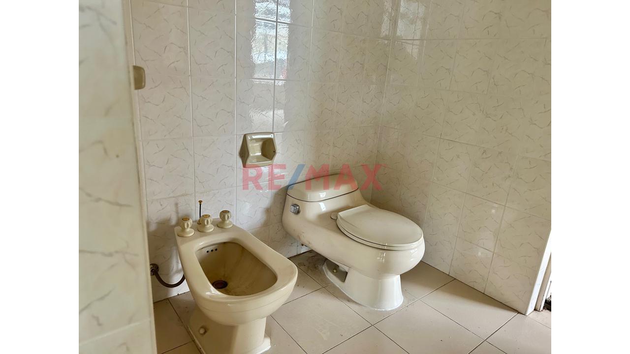 Constructor Inversionista Venta De Casa Como Terreno De 2 Pisos San Isidro — foto 13