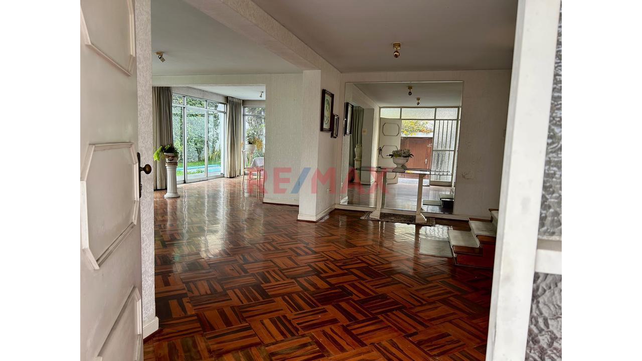 Constructor Inversionista Venta De Casa Como Terreno De 2 Pisos San Isidro — foto 15