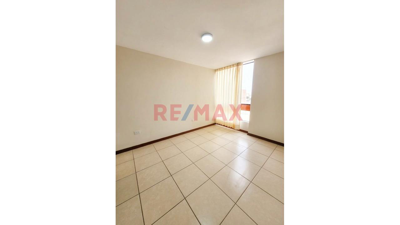 Venta De Departamento En Condominio Paseo Los Inkas - La Victoria — foto 6