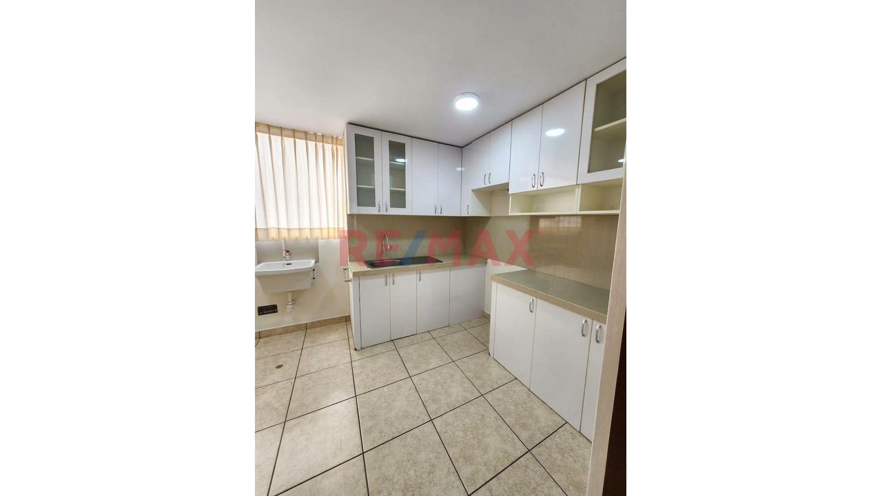 Venta De Departamento En Condominio Paseo Los Inkas - La Victoria — foto 13